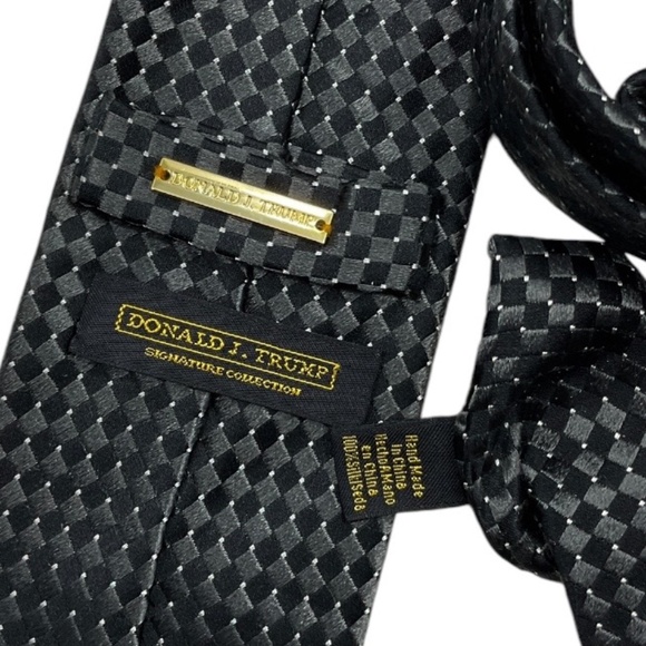 DONALD J. TRUMP Black/Gray Geometric Silk LUXURY Tie HANDMADE - Picture 3 of 4